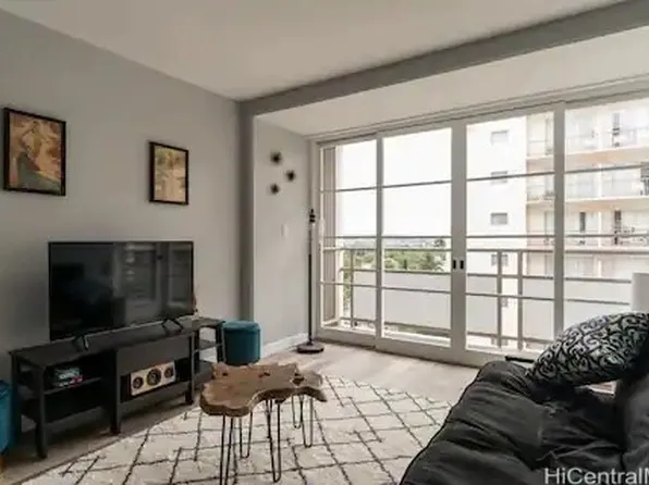 445 Kaiolu St APT 812, Honolulu, HI 96815