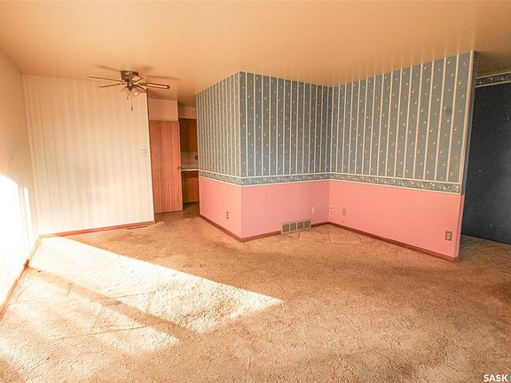3rd image of 175 6th Avenue W