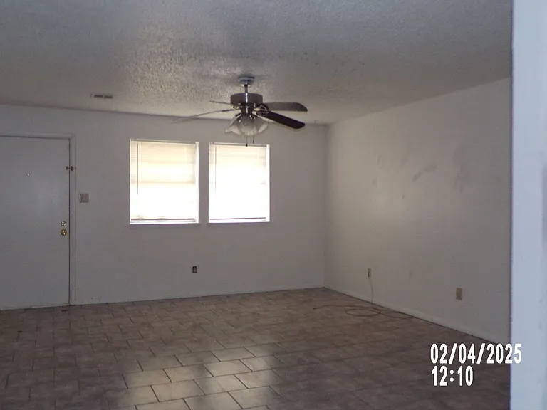 7916 NW Crossland Cir — Photo 6
