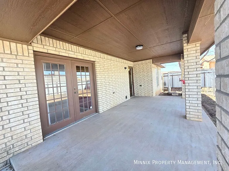 1325 E Cowden Ave — Photo 31