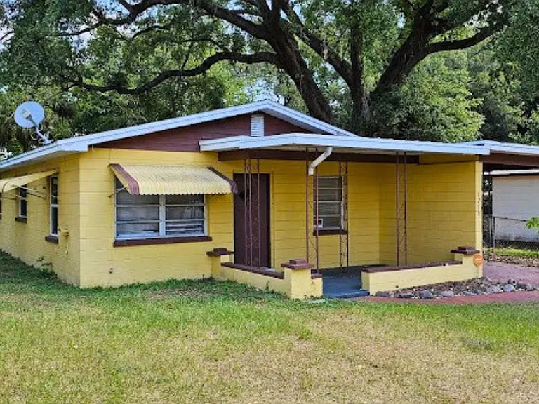 1216 E Myrtle St — Photo 2