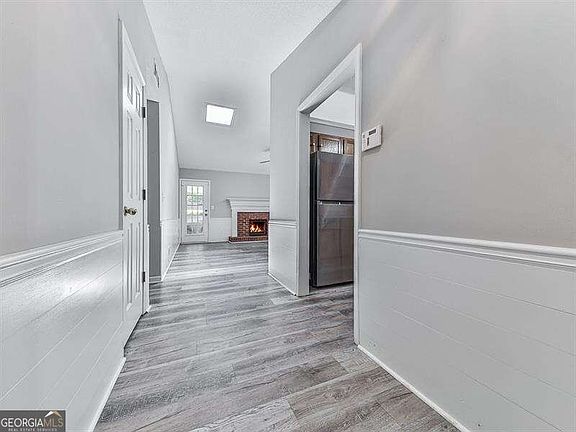 5th image of 650 Radford Cir