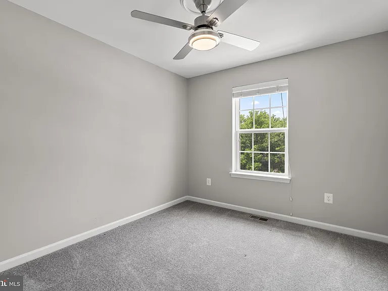 9442 Adelaide Ln — Photo 22