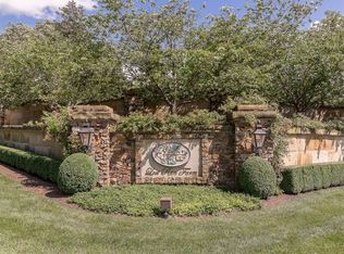 24 Lost Run Ln, Zionsville, IN 46077