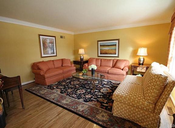 2nd image of 9011 Laurel Crest Dr