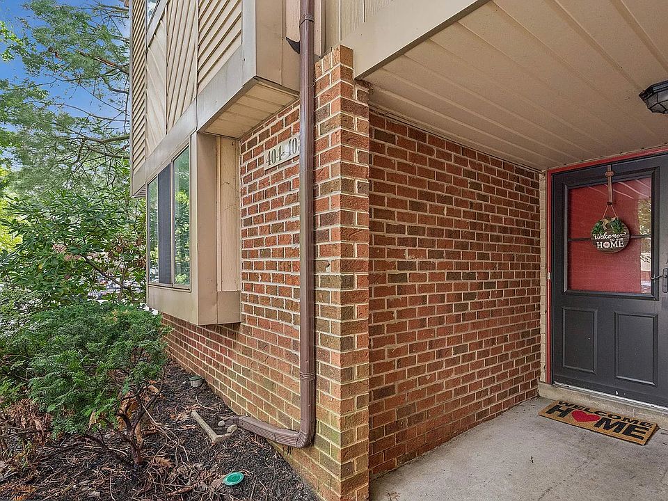 Corner Lot Entry