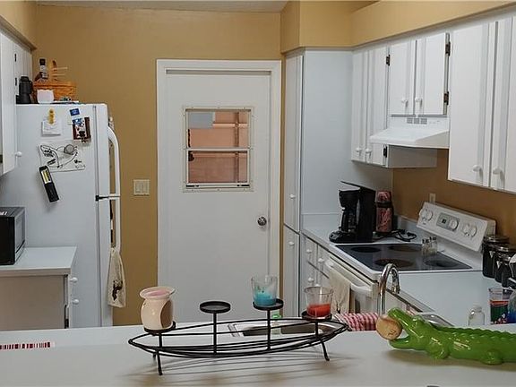 4th image of 1243 Woodbury Ave