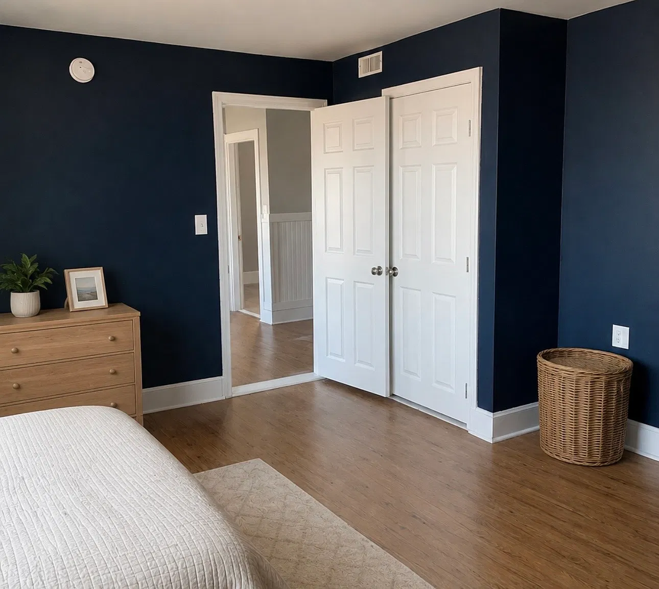 3 bed, 900 sqft, $3,000 — Photo 2