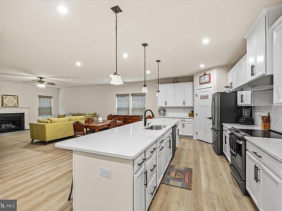 4th image of 37404 Kestrel Way