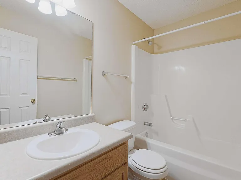 5824 NW 14th Ct — Photo 13