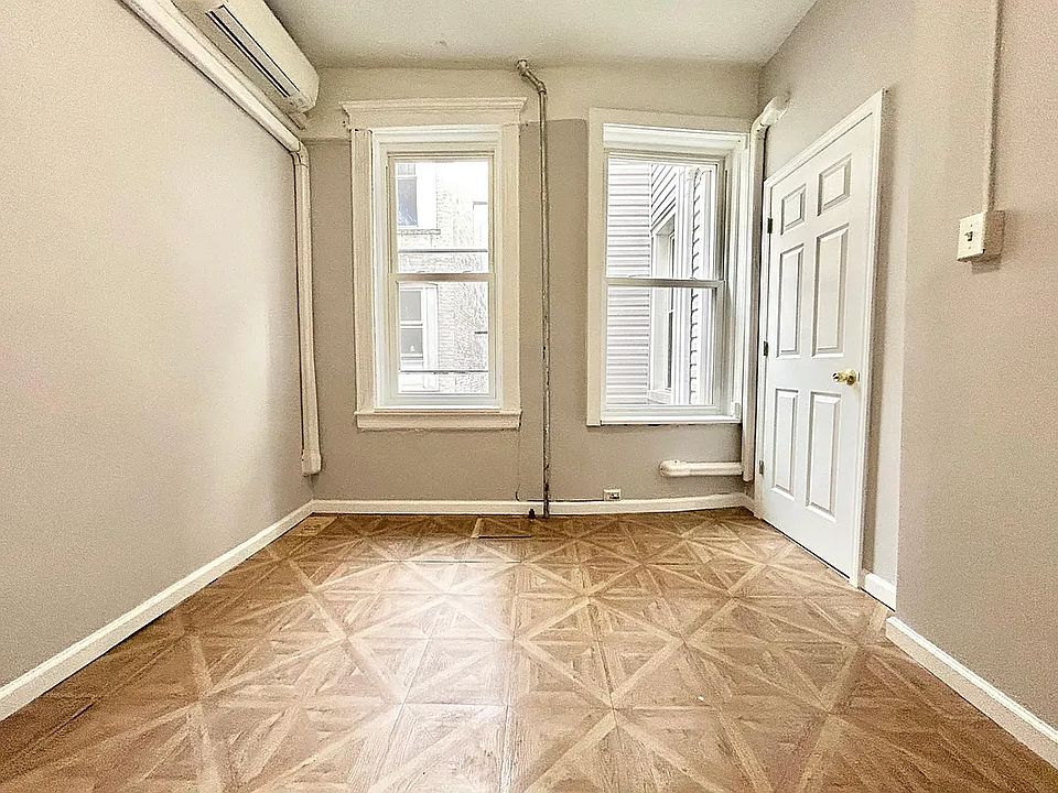 1st image of 376 Kosciuszko St APT 2