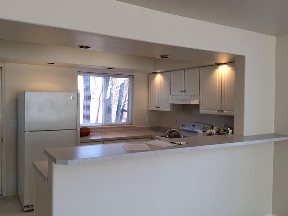 2nd image of 6806 Colonial Ct