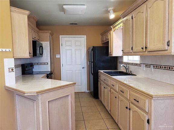 5th image of 1207 Ambrosia Dr