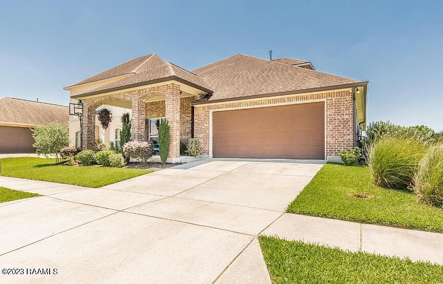 1st image of 301 Crooked Stick Ln