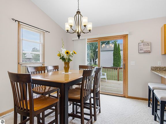 4th image of 3484 E Colonial Dr