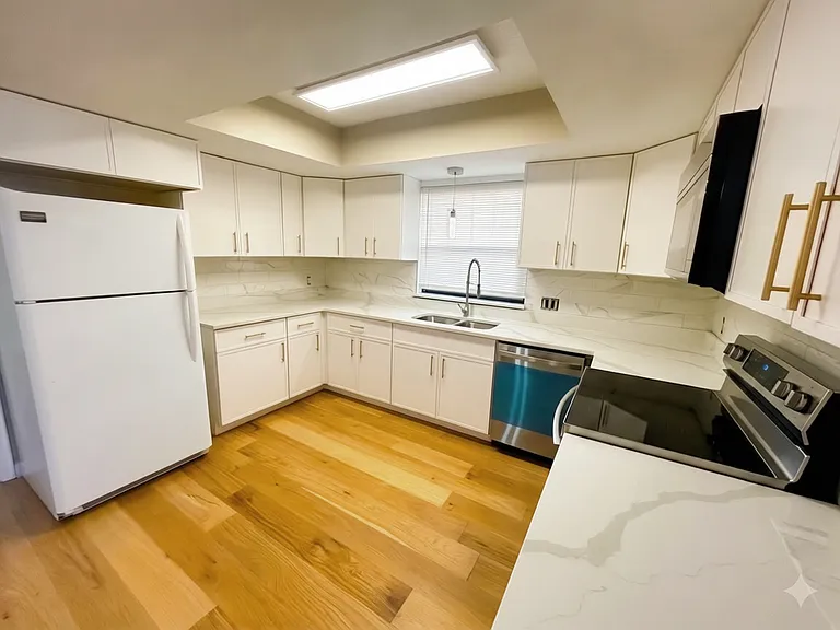 8073 Timbertree Way — Photo 4