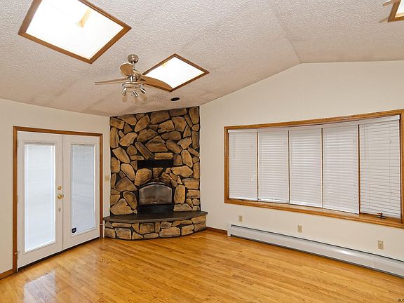 2nd image of 416 N 7th Ave