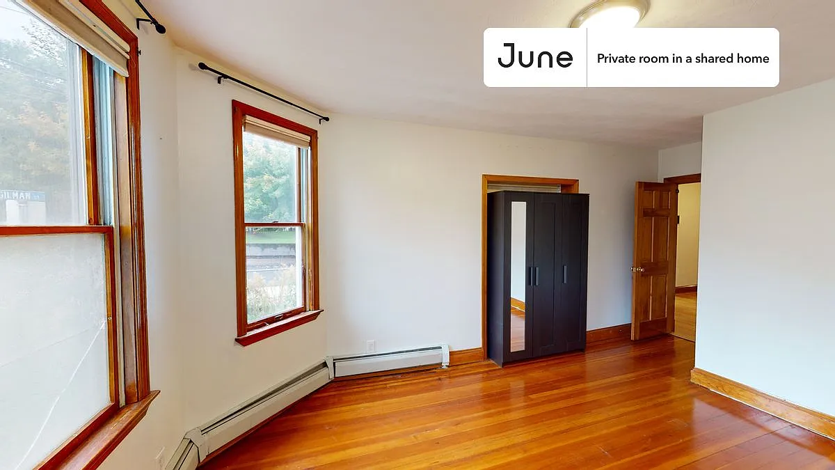 Building Photo - 105 Walnut St #C