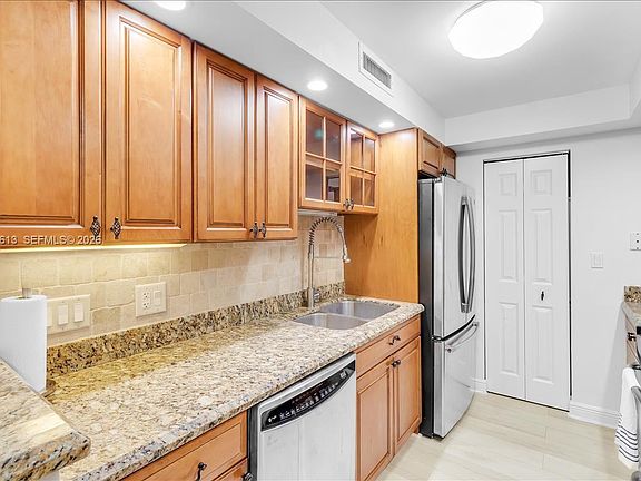 3rd image of 3000 N Ocean Dr APT 3B