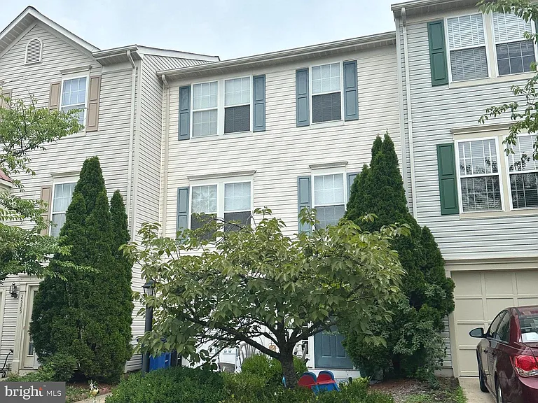 2527 Banshire Dr — Photo 1