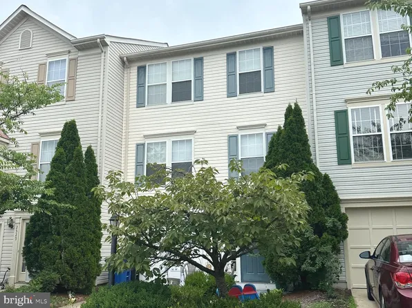 2527 Banshire Dr, Herndon, VA 20171