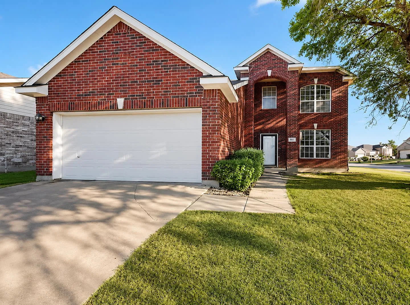 4 bed, 2.5 bath, 2738 sqft, $3,950 — Photo 1
