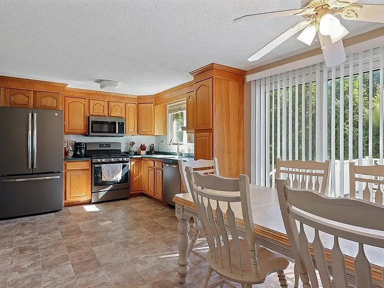 16 Mapleleaf Dr — Photo 10