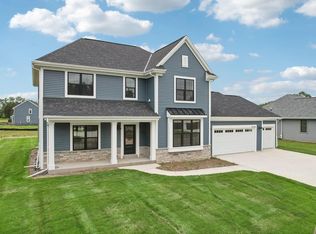 W251N2328 Valleyview Cir, Pewaukee, WI 53072