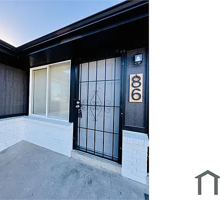 5 bed, $2,995 — Photo 1
