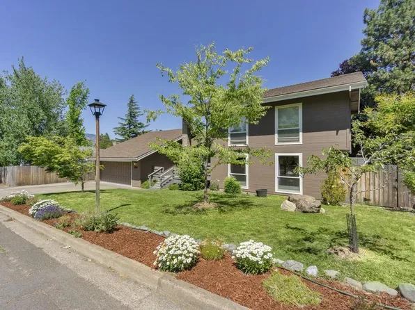 1075 Greenmeadows Way, Ashland, OR 97520