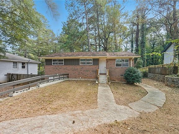 2nd image of 2139 Trailwood Rd