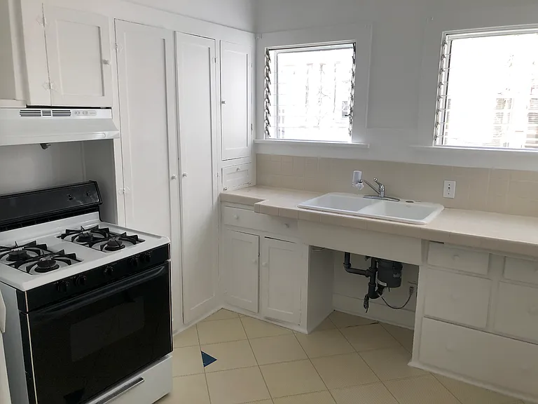 177 S Sycamore Ave #175.5 — Photo 11