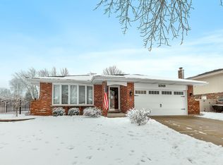 2349 Green Valley Rd, Darien, IL 60561