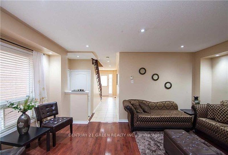 Brampton House for rent - 3 Bedrooms — photo 3