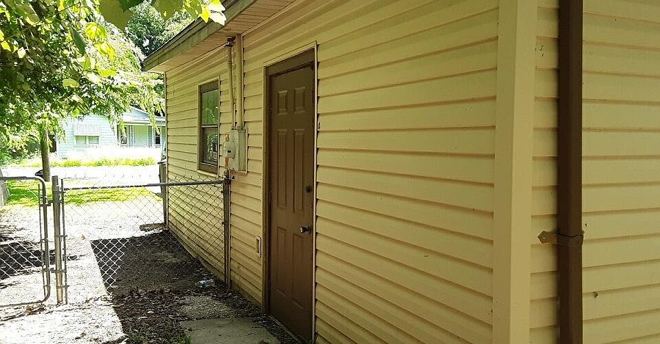 1st image of 205 W Hoover Ave