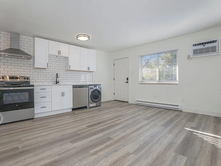 Adamson Apartments — Photo 34