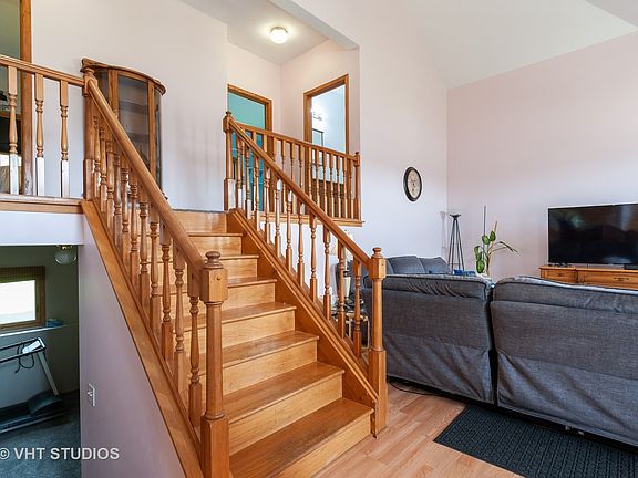 3rd image of 1128 Gladys Ct
