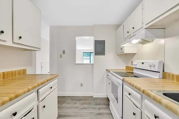 Village Hill Ln — Photo 6