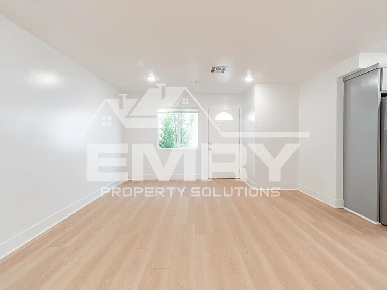 814 N Wilmington Blvd — Photo 6