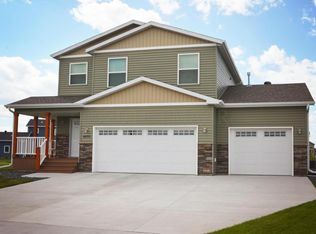 6033 Autumn Dr S, Fargo, ND 58104