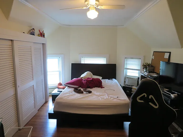 35 Crocker St #2R — Photo 9