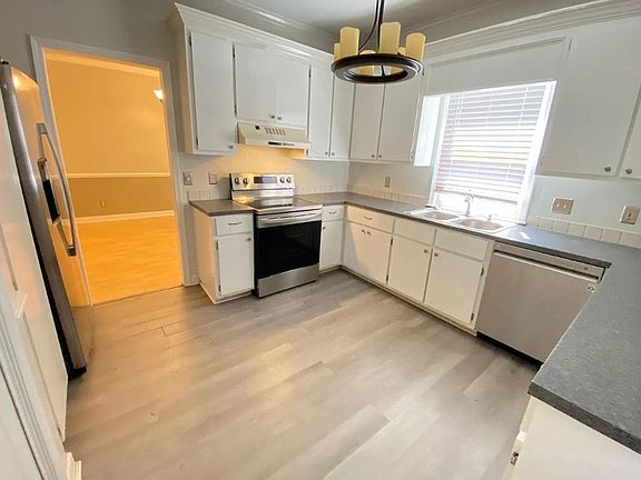 4th image of 261 Conrad Cir