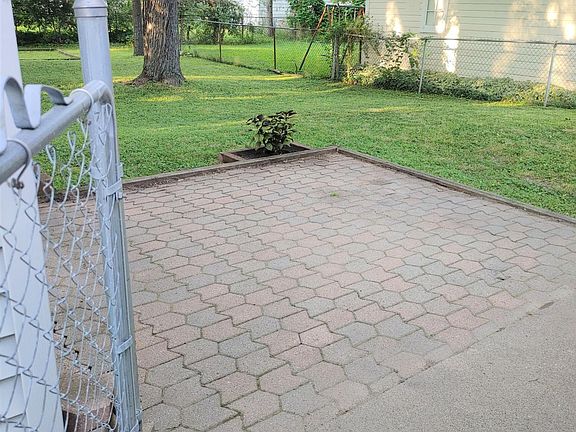 3rd image of 16920 W Mount Hope Ave