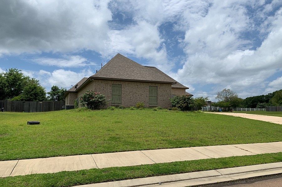 2nd image of 145 Kaden Ln
