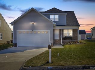 3913 Lighthouse Ln, Hopewell, VA 23860