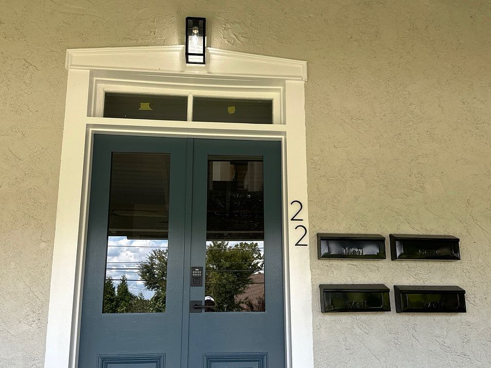 Front Entrance / Mailboxes.