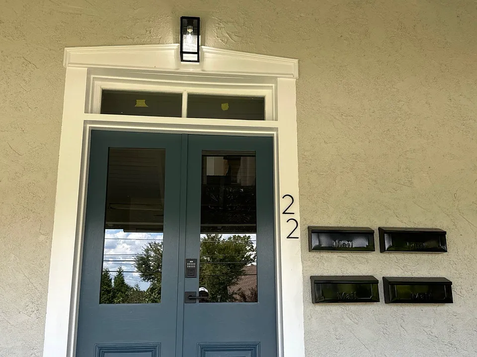 Front Entrance / Mailboxes.