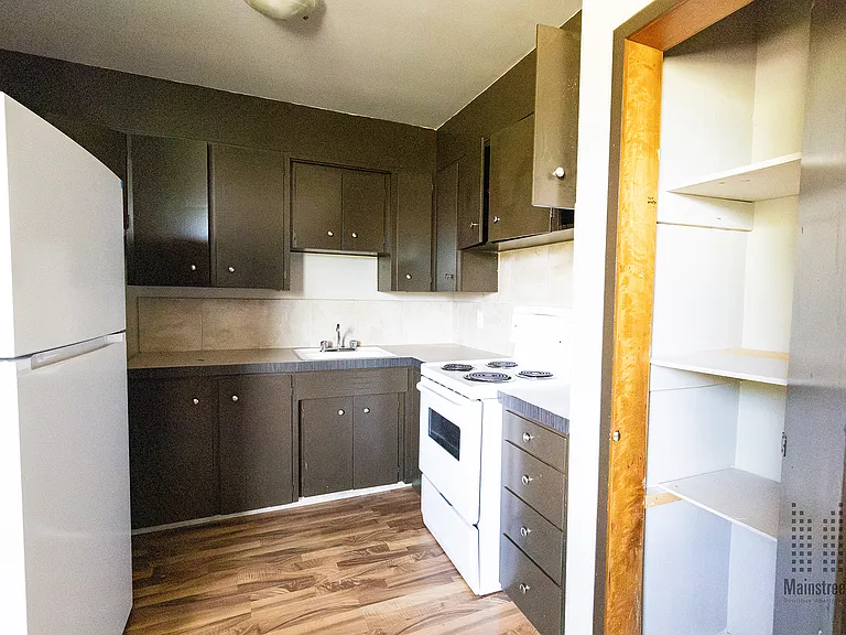 2619 17a St SW — Photo 12