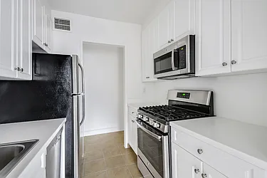 Rented by Manhattan Realty Group