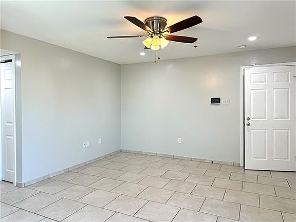 5th image of 3501 Martinique Ave APT A
